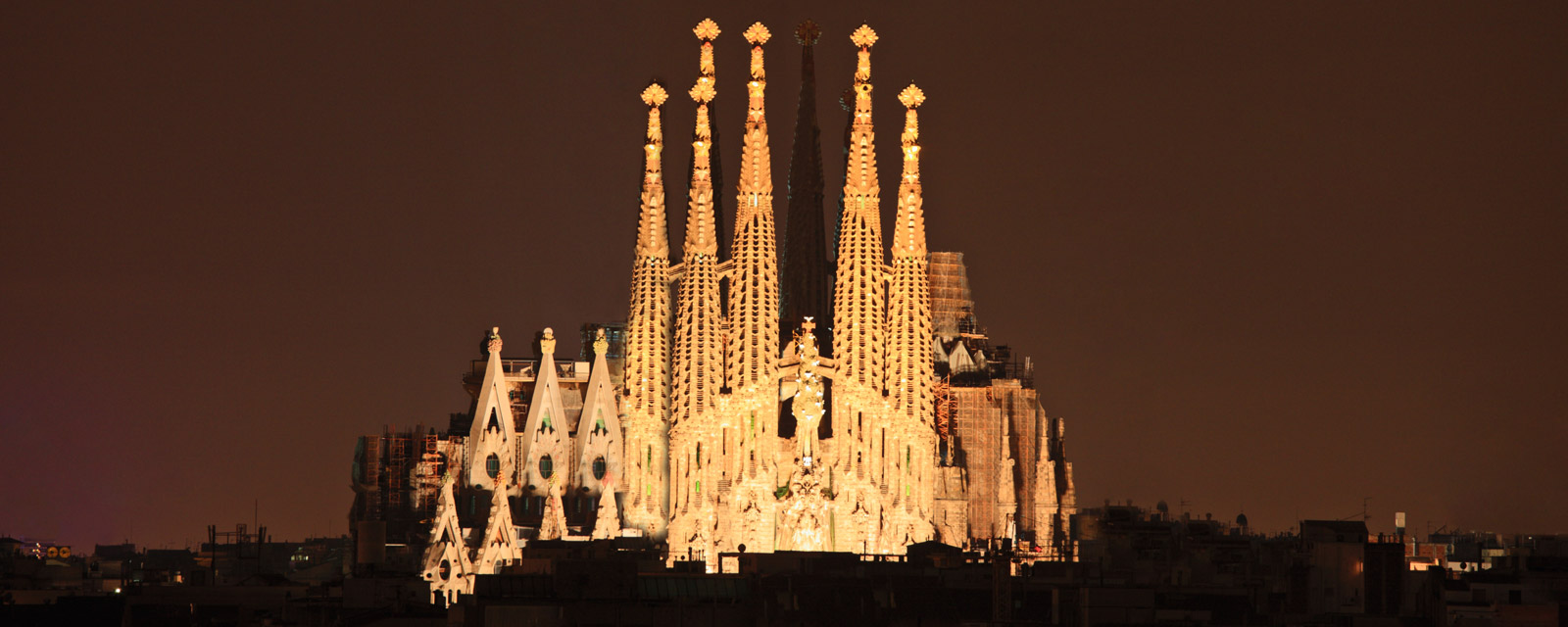 iluminacion sagrada familia barcelona
